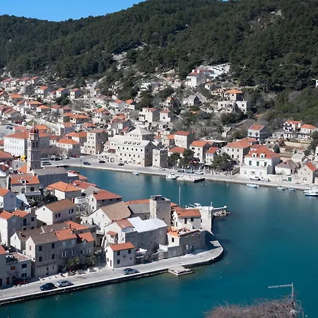 Blanc Πανσιόν Pucisca
